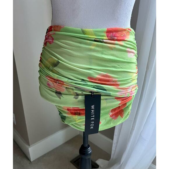 NWT White Fox lime green floral stretch ruched mini skirt size XS - Picture 2 of 5